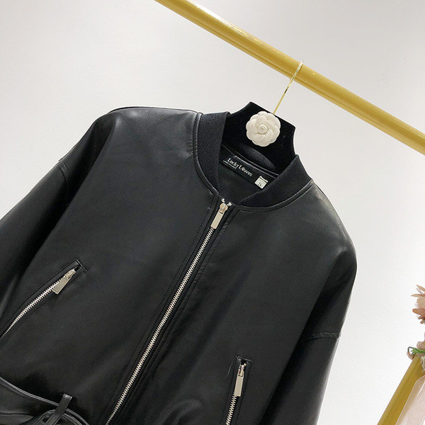 Geaca scurta de dama din piele ecologica de culoare neagra cu fermoar si curea