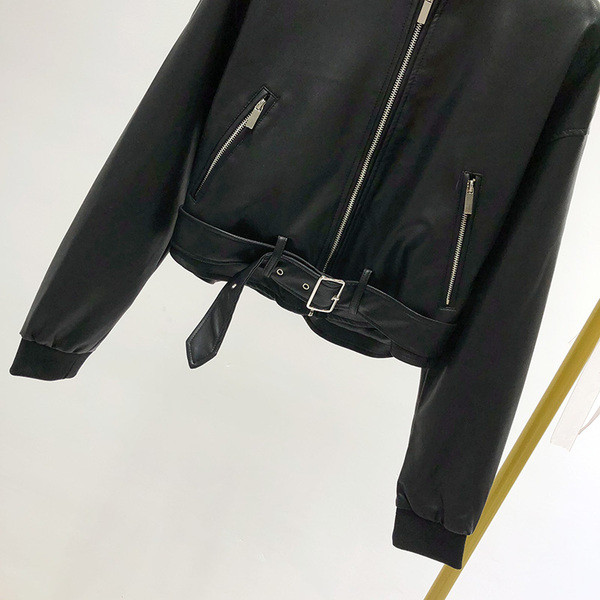 Geaca scurta de dama din piele ecologica de culoare neagra cu fermoar si curea