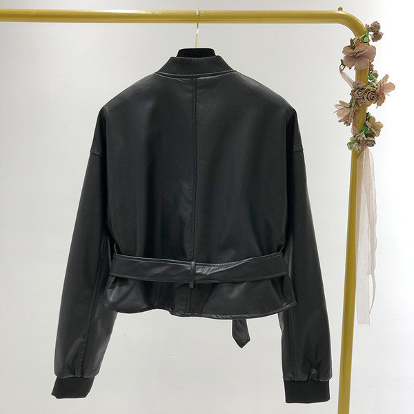 Geaca scurta de dama din piele ecologica de culoare neagra cu fermoar si curea