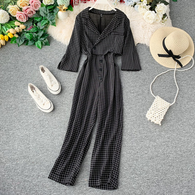 Salopetă lungă de damă în carouri cu decolteu spitz