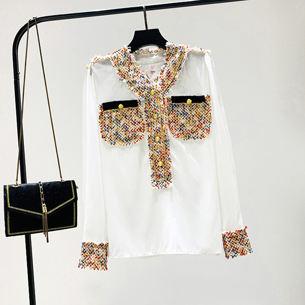 Cămașă modernă de damă cu decolteu spitz, nasturi și buzunare