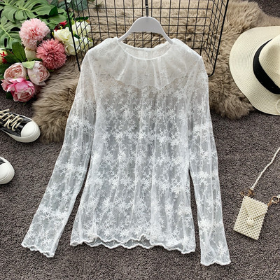 Bluză casual de damă din dantelă cu decolteu oval în bej, alb și negru