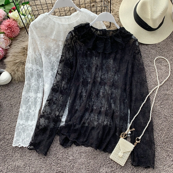 Bluză casual de damă din dantelă cu decolteu oval în bej, alb și negru