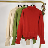 Pulover de damă asimetric cu fante și guler polo