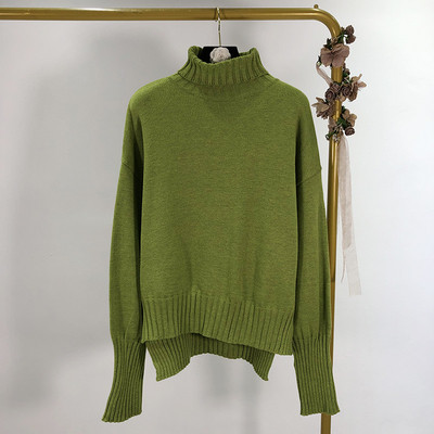 Pulover de damă asimetric cu fante și guler polo