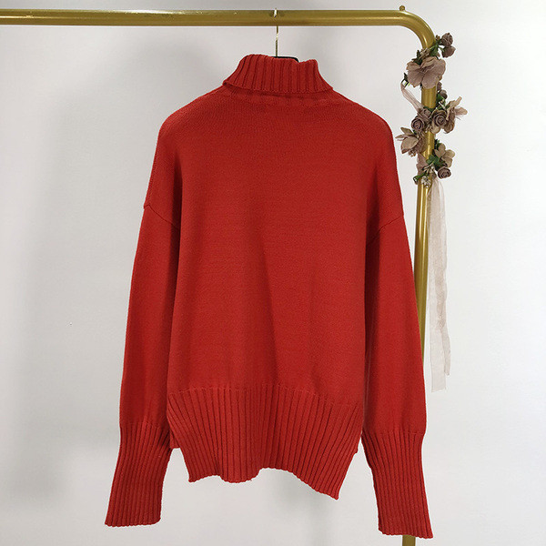 Pulover de damă asimetric cu fante și guler polo