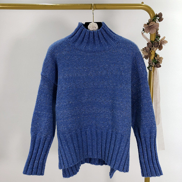 Pulover gros cu fante și guler polo în alb și albastru