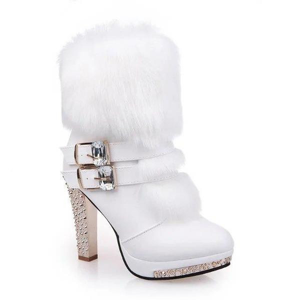 Модерни дамски боти с пух и дебел ток в бял и черен цвят 