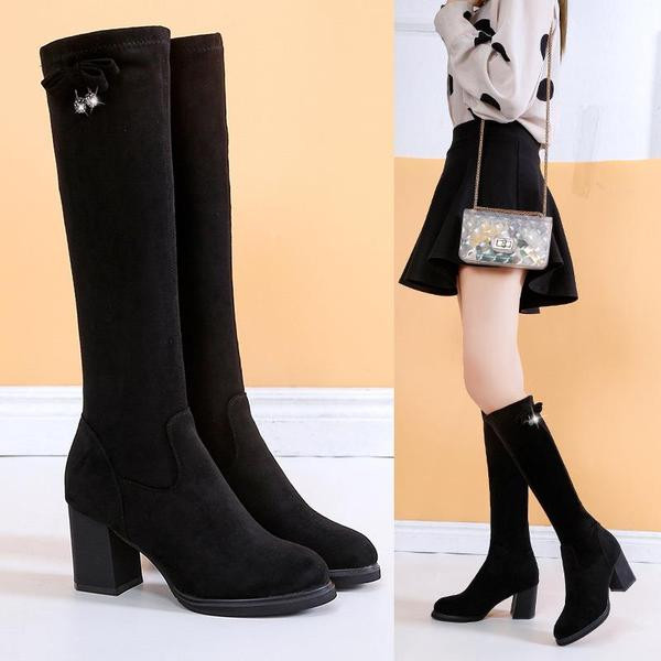 Ghete de dama moderne cu toc gros si pietre in negru