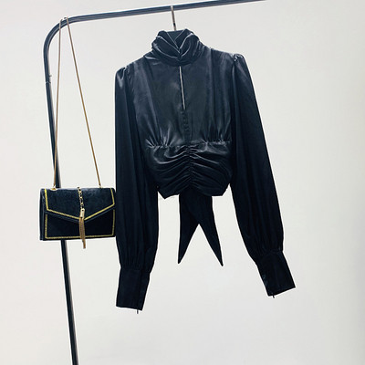 Νέο μοντέλο γυναικεία μπλούζα με υψηλό κολάρο σε μαύρο χρώμα