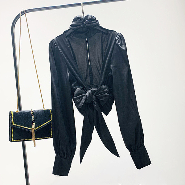 Bluză de damă model nou cu guler polo înalt și decupat la spate în negru