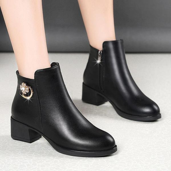 Cizme de dama moderne cu pietre si toc gros in negru