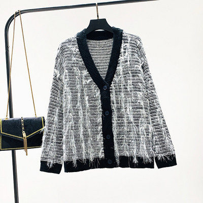 Vesta de dama modern model nou cu decolteu spitz in alb si negru