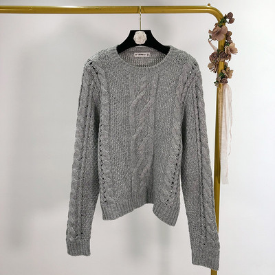 Дамски пуловер в сив цвят изчистен модел