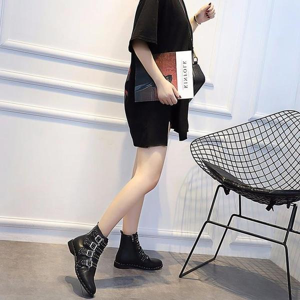 Ghete de dama moderne cu catarama si toc gros in negru