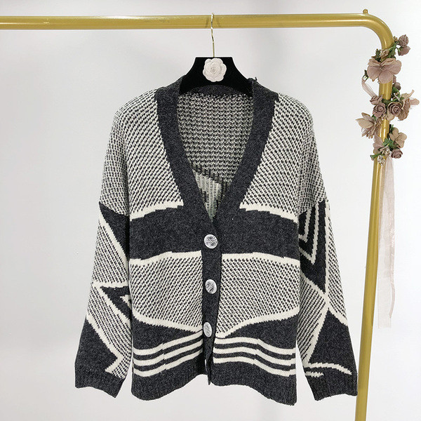 Női alkalmi mellény mély spitz nyakkivágással és mintás mintával