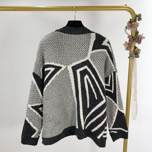 Női alkalmi mellény mély spitz nyakkivágással és mintás mintával