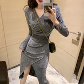 Rochie asimetrică de damă, cu decolteu spitz și cu fantă