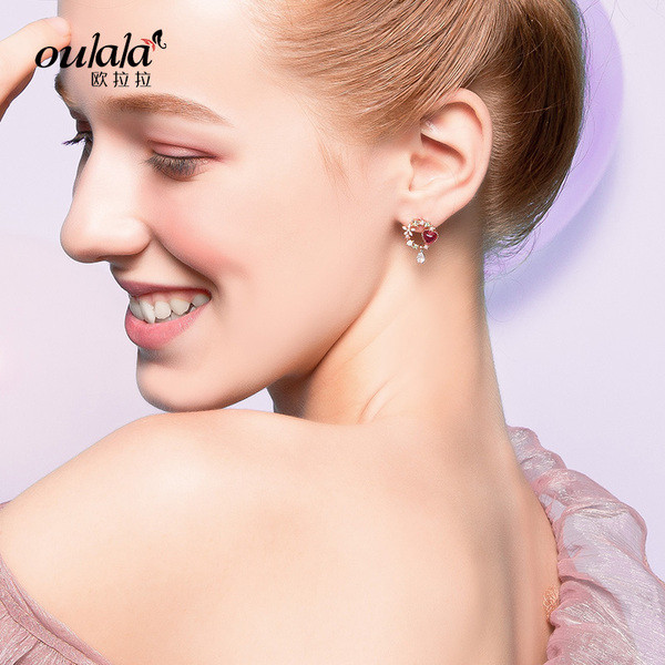 Cercei moderni de dama cu pietre in rosu