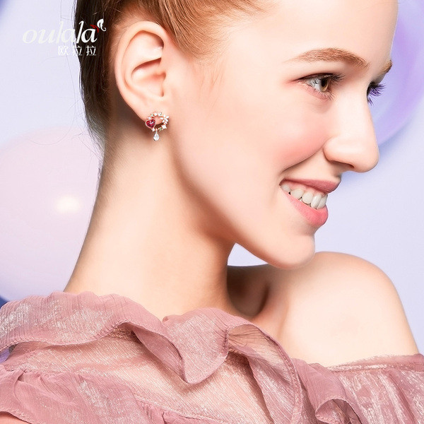 Cercei moderni de dama cu pietre in rosu