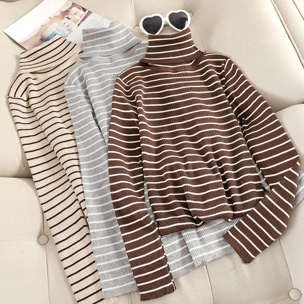 Pulover de dama in dungi cu guler inalt in mai multe culori