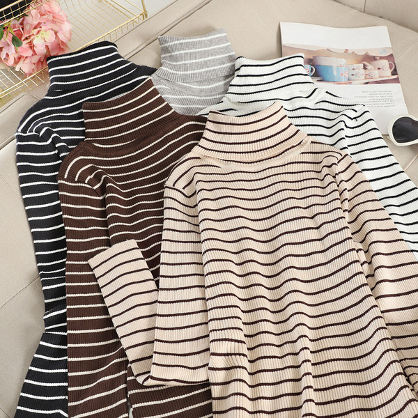 Pulover de dama in dungi cu guler inalt in mai multe culori