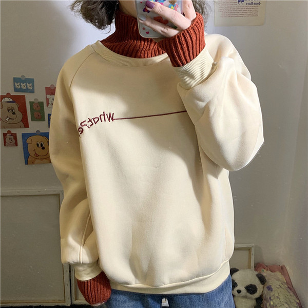 Hanorac de dama model nou cu guler polo inalt si broderie in bej si rosu