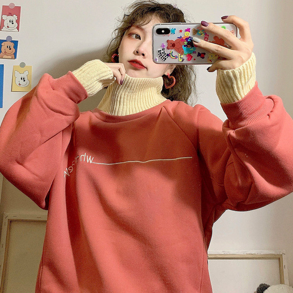 Hanorac de dama model nou cu guler polo inalt si broderie in bej si rosu