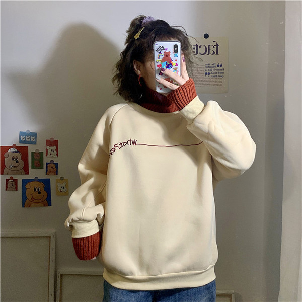 Hanorac de dama model nou cu guler polo inalt si broderie in bej si rosu