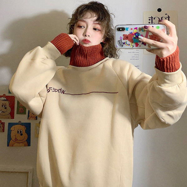 Hanorac de dama model nou cu guler polo inalt si broderie in bej si rosu