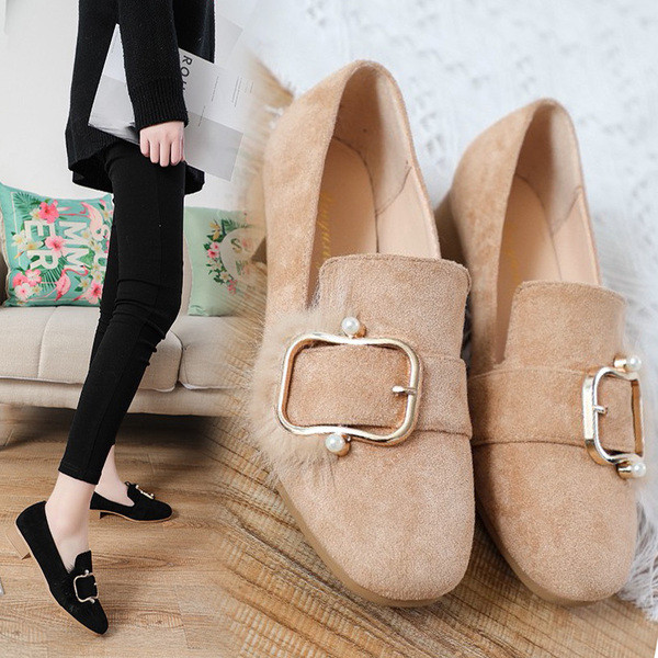 Μοντέρνα γυναικεία παπούτσια με χοντρό τακούνι  σε μαύρο και μπεζ χρώμα