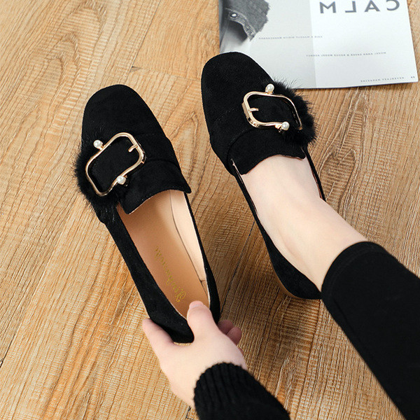 Μοντέρνα γυναικεία παπούτσια με χοντρό τακούνι  σε μαύρο και μπεζ χρώμα