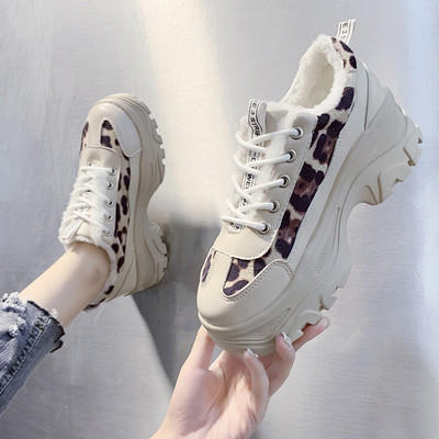 Alkalmi női tornacipő puha béléssel, állatmintával