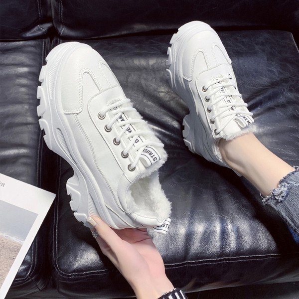 Alkalmi női tornacipő puha béléssel, állatmintával