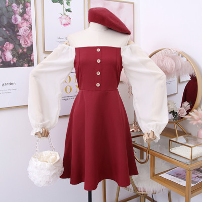 Új modell modern női ruha csupasz váll és gombokkal