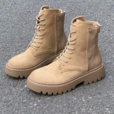 Női velúr csizma durva talppal, két színben