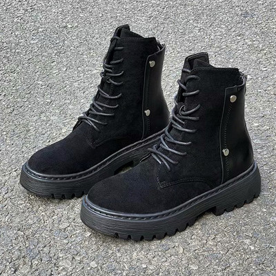 Női velúr csizma durva talppal, két színben