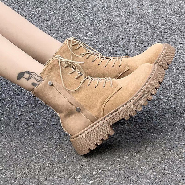 Női velúr csizma durva talppal, két színben