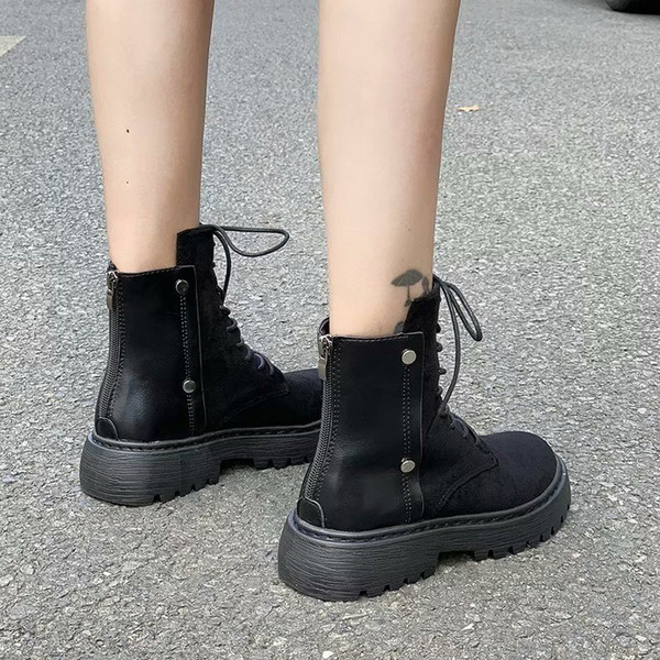 Női velúr csizma durva talppal, két színben