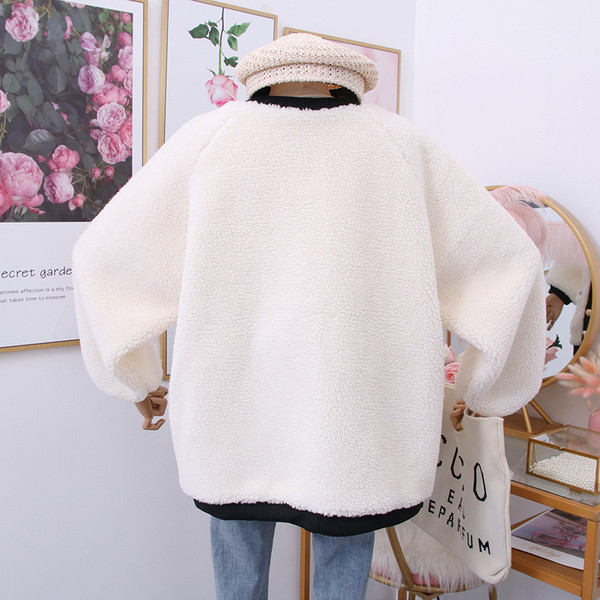 Palton de dama model nou cu nasturi si buzunare alb