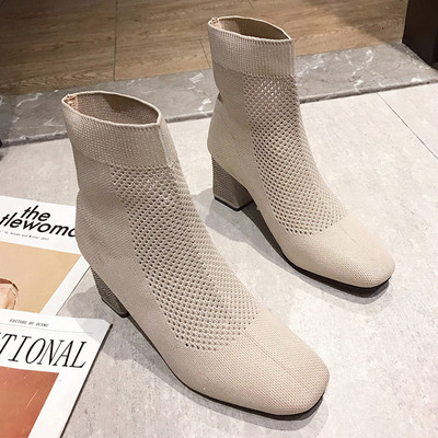 Modern női csizma vastag sarkú fekete-fehér színben