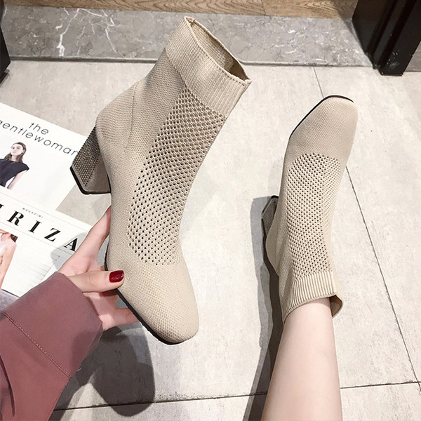 Modern női csizma vastag sarkú fekete-fehér színben