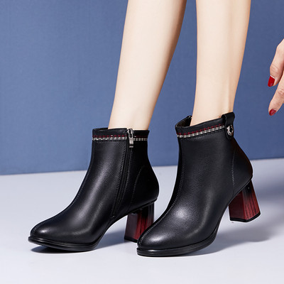 Ghete de dama moderne cu toc gros si fermoar in culorile maro si negru