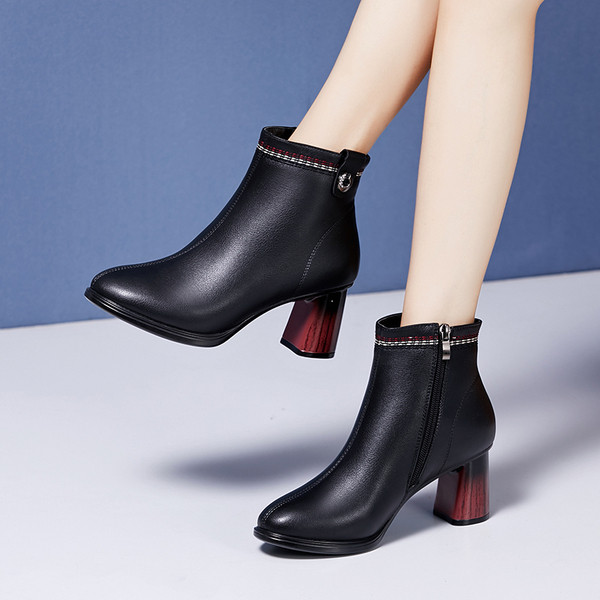 Ghete de dama moderne cu toc gros si fermoar in culorile maro si negru