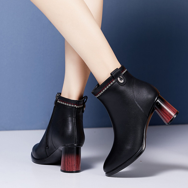 Ghete de dama moderne cu toc gros si fermoar in culorile maro si negru