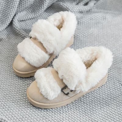 Χειμερινά γυναικεία παπούτσια με μαλακή επένδυση σε άσπρο και μαύρο χρώμα