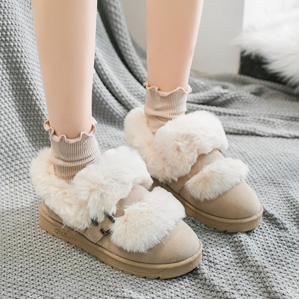 Χειμερινά γυναικεία παπούτσια με μαλακή επένδυση σε άσπρο και μαύρο χρώμα