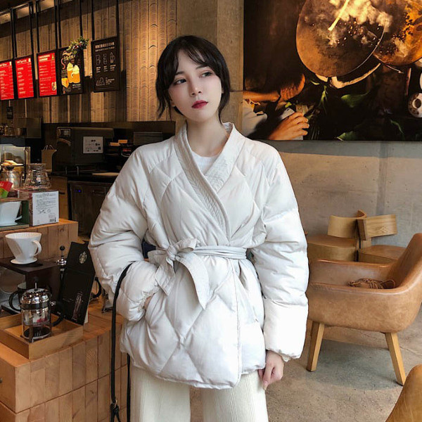 Geaca de iarna de dama alb si maro cu curea