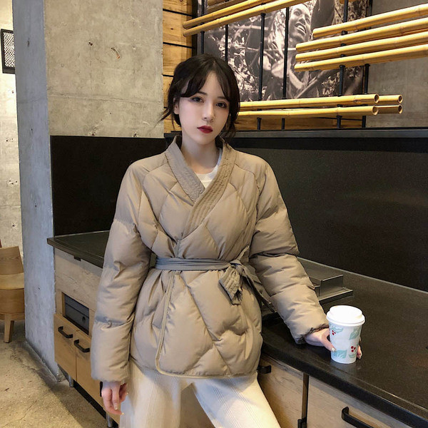 Geaca de iarna de dama alb si maro cu curea