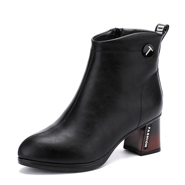 ÚJ női csizma modell vastag sarokkal és cipzárral fekete színben